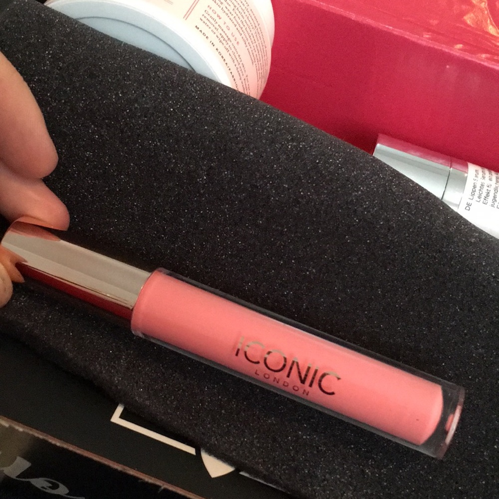 Iconic Lip Plumping Gloss